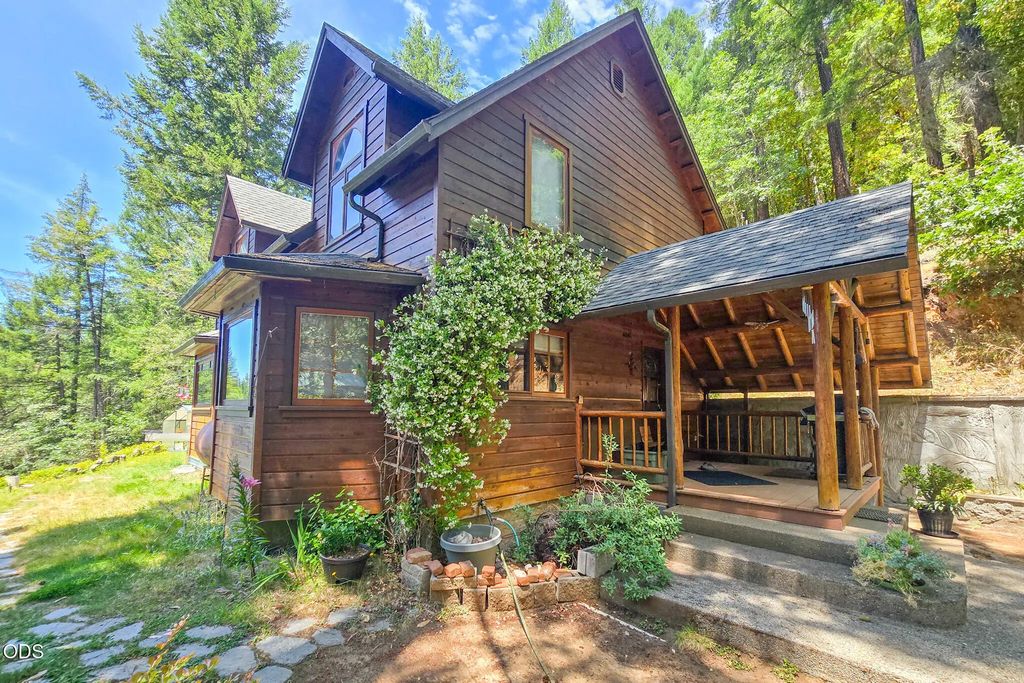 1449 Queen Of Bronze Road, Cave Junction