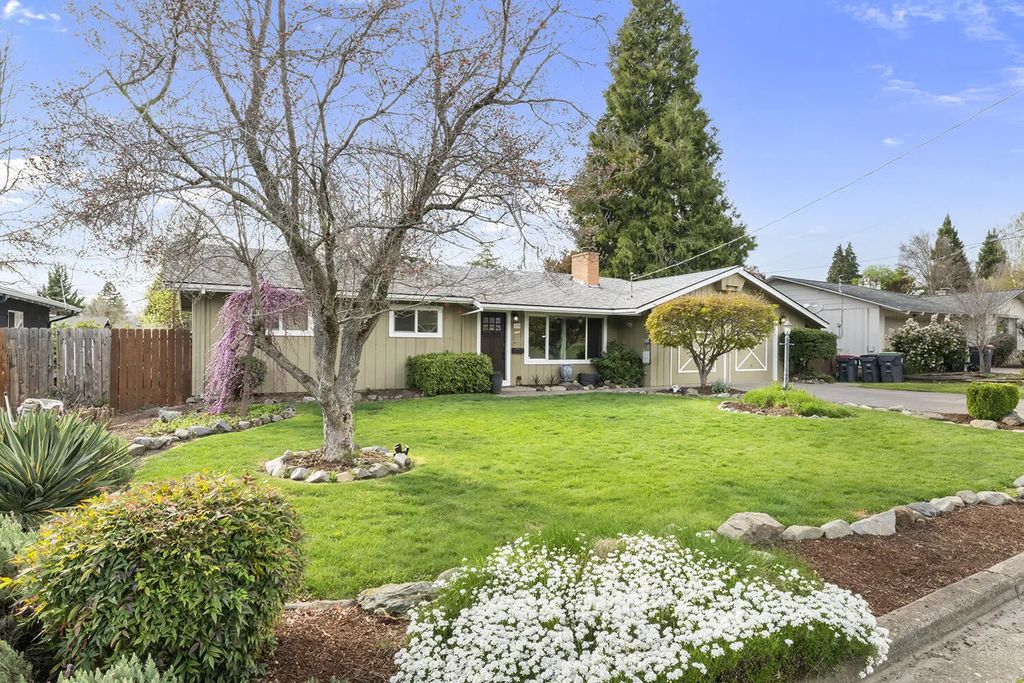 324 Stanley Avenue, Medford