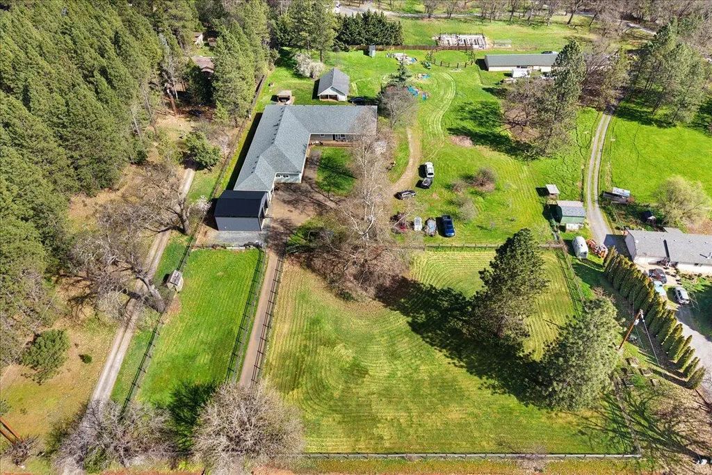 9011 Monument Drive, Grants Pass