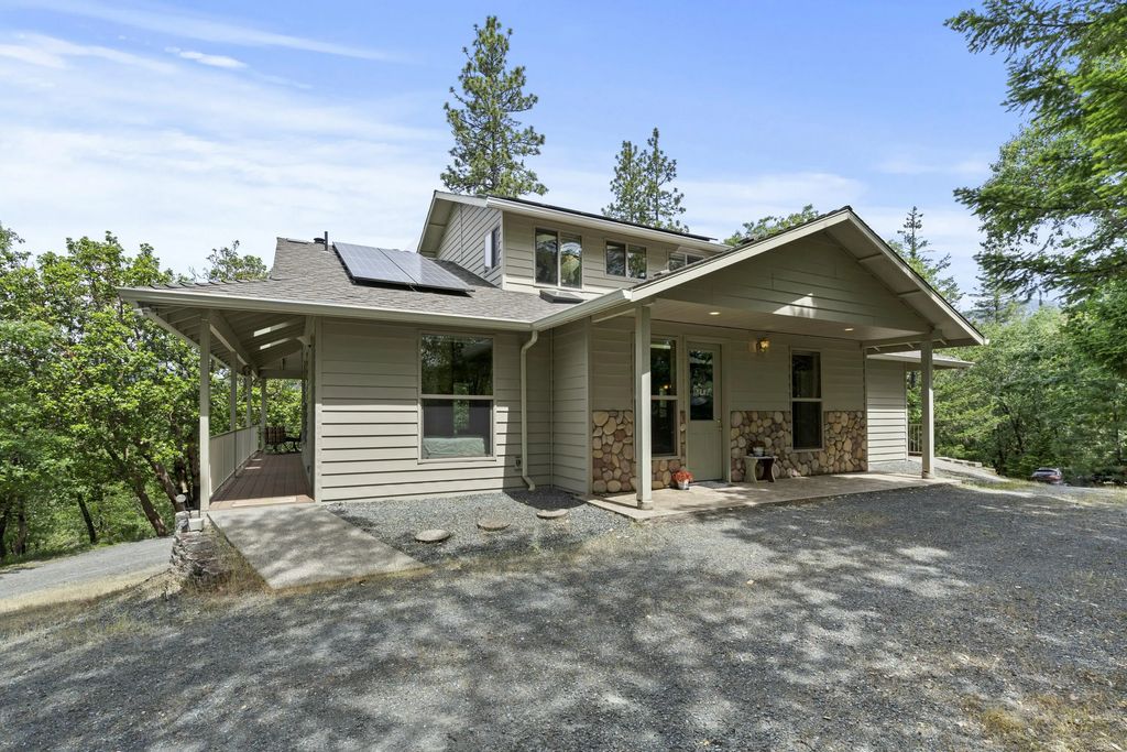 466 Three Pines Road, Grants Pass