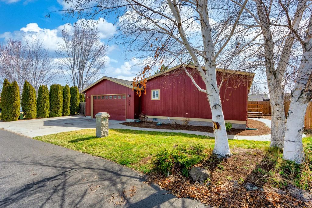 658 Ne Shoshone Drive, Redmond