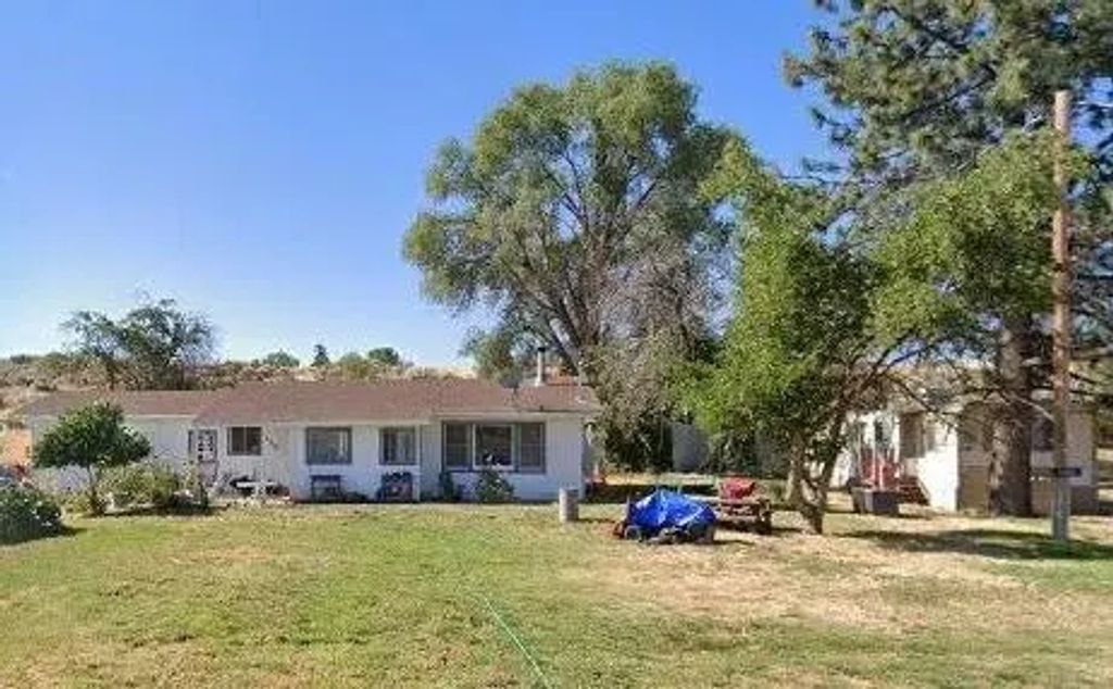 406 Sharp Road, Midland