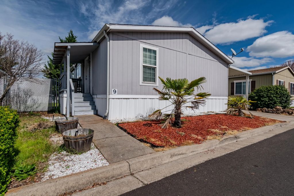 2552 Thorn Oak Drive Spc 9, Medford