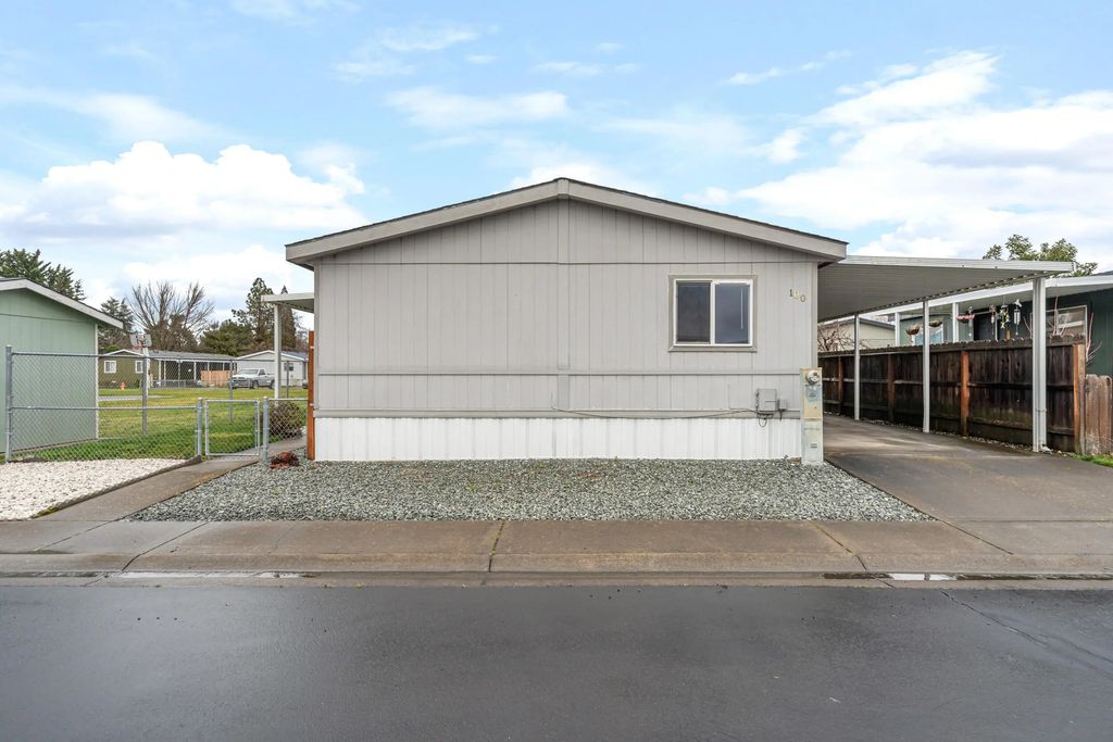 1570 S Peach Street Spc 100, Medford
