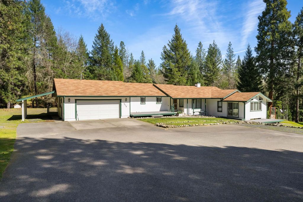 2276 Azalea Drive, Grants Pass