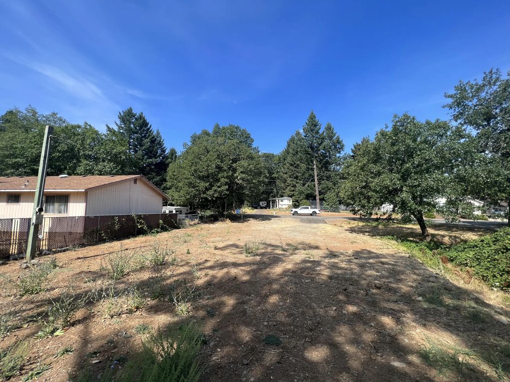 127 S Kerby Avenue, Cave Junction