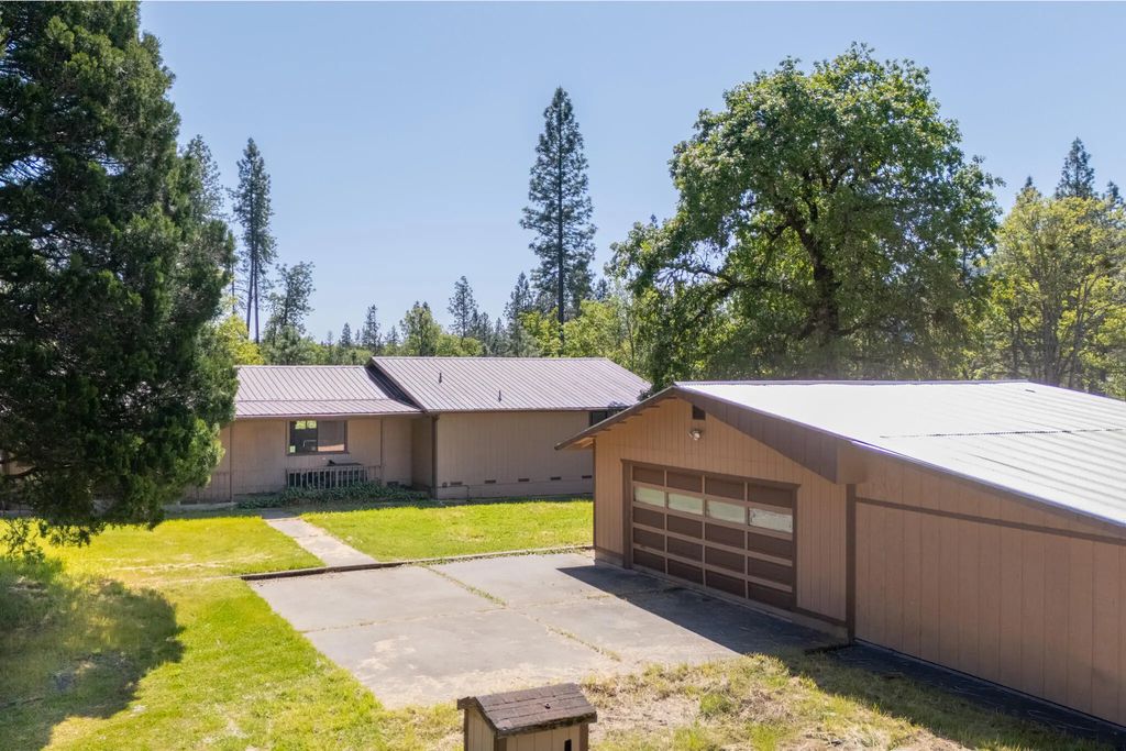 25066 Redwood Highway, Kerby