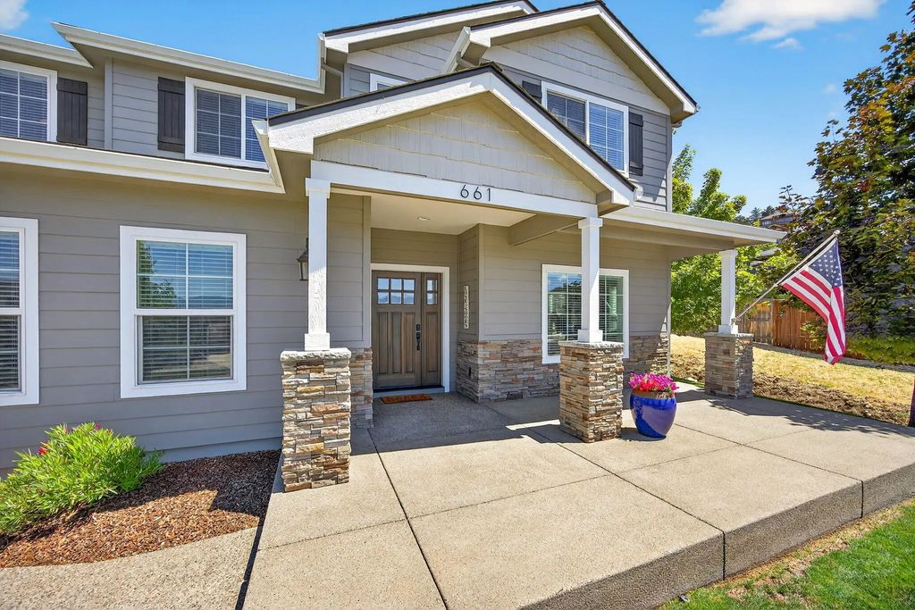 661 Forest Ridge Drive, Medford