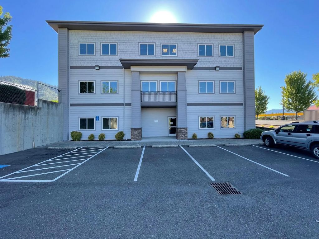 1830 Ne 7th Street, Grants Pass