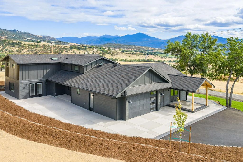 4691 Cherry Lane, Medford
