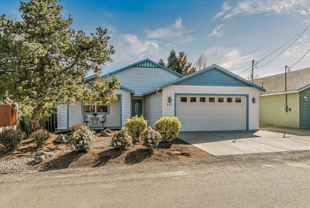 317 Jeanette Avenue, Medford