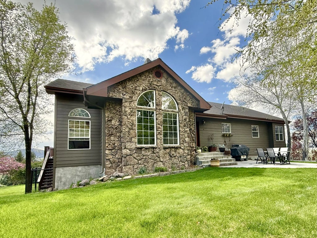 13351 Crystal Springs Road, Klamath Falls Property Listing: MLS® #220218939