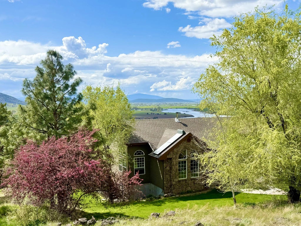 13351 Crystal Springs Road, Klamath Falls Property Listing: MLS® #220218939