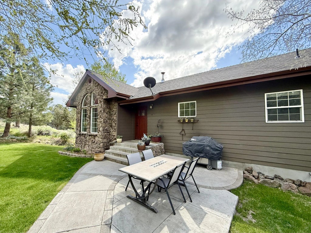 13351 Crystal Springs Road, Klamath Falls Property Listing: MLS® #220218939