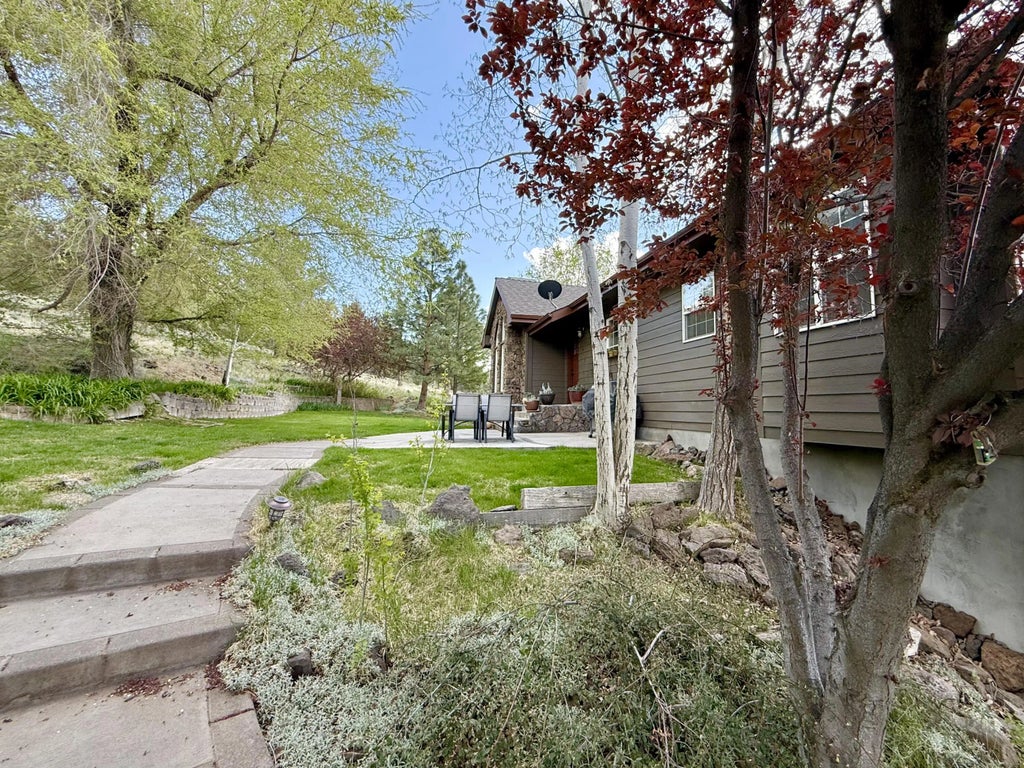 13351 Crystal Springs Road, Klamath Falls Property Listing: MLS® #220218939