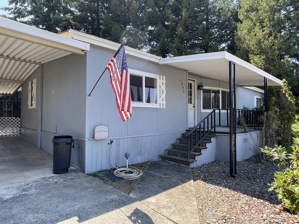 1095 Lee Roze Lane, Grants Pass