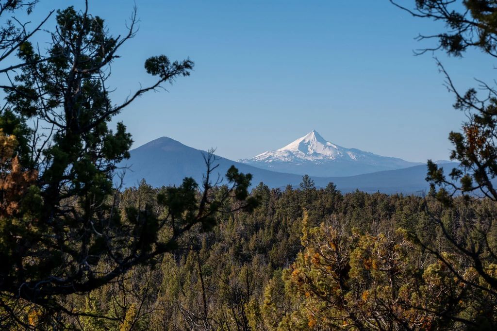 64837 Collins Road, Bend