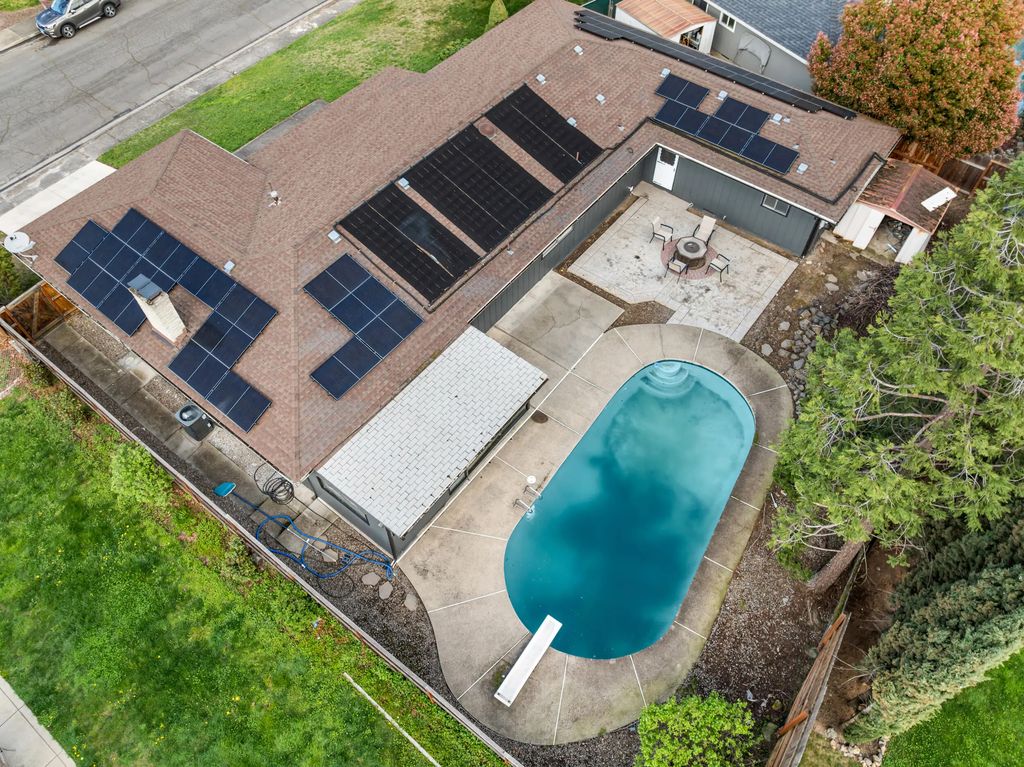 2532 Southport Way, Medford