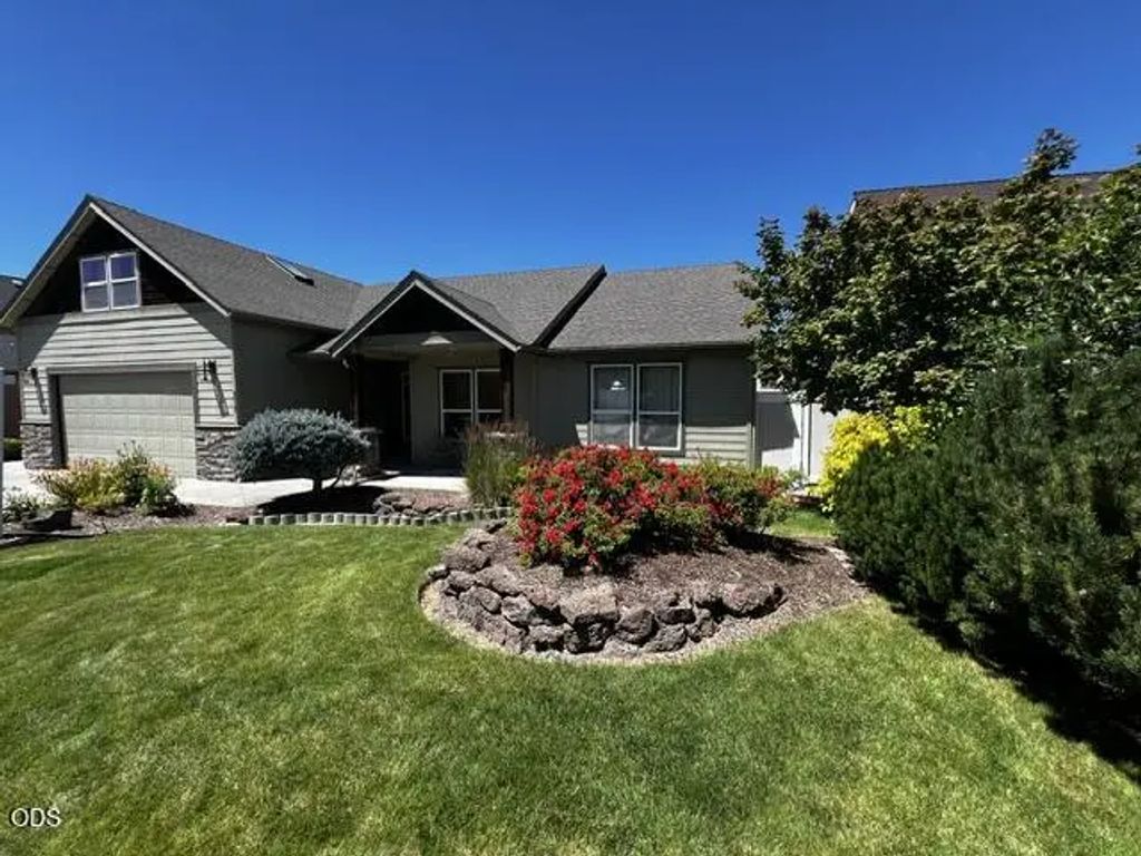 4013 Sw Tommy Armour Lane, Redmond