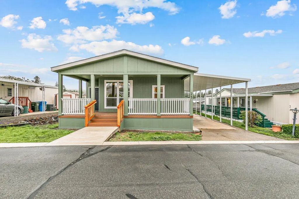 8401 Old Stage Road 25, Central Point