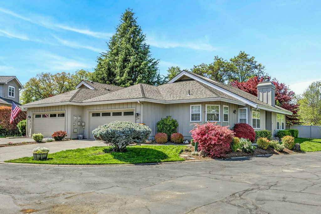 124 Se Gold River Lane, Grants Pass