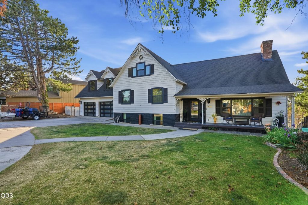 1635 Sw Parkway Drive, Redmond