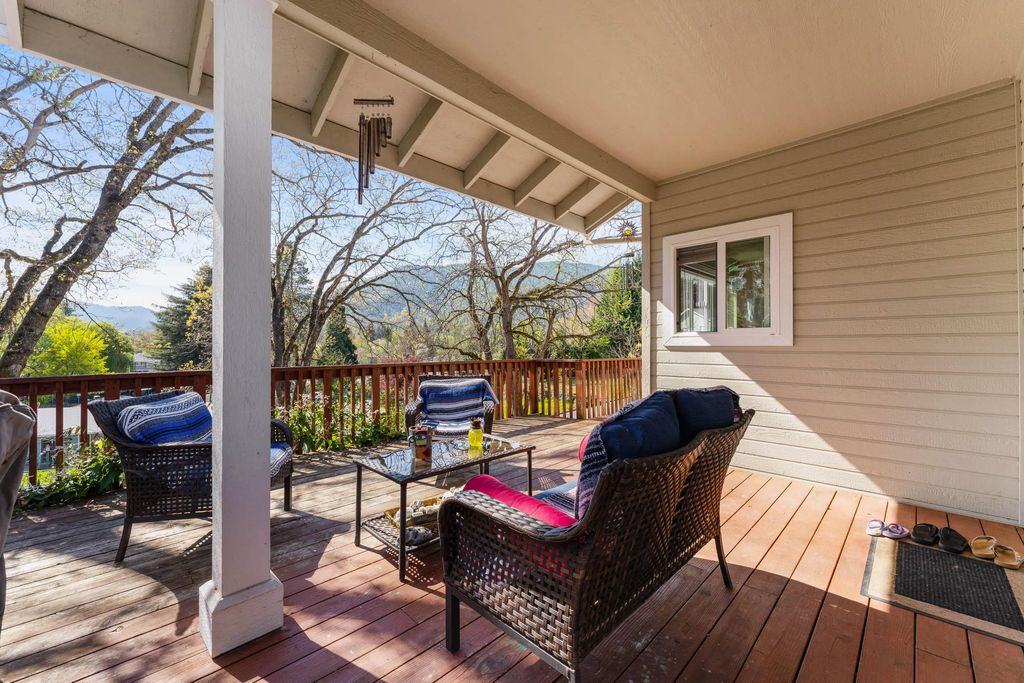 105 Cedar Ridge Terrace, Rogue River