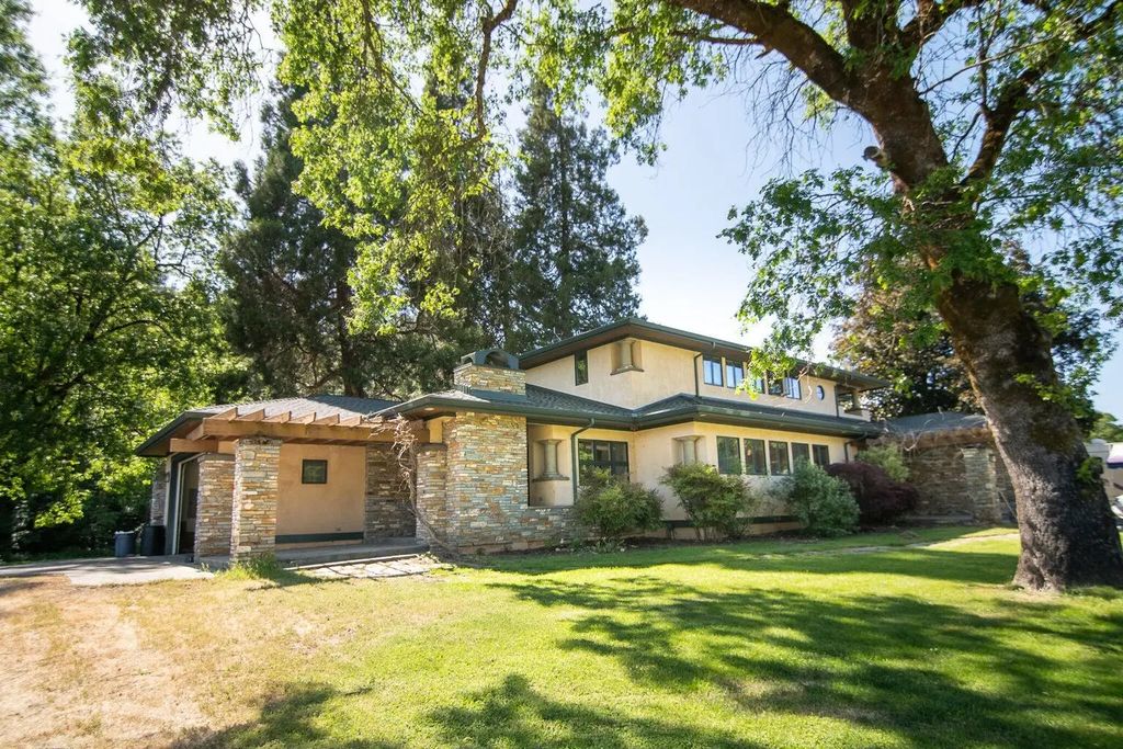 2440 Hugo Road, Merlin