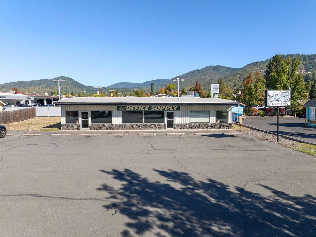 126 Ne Steiger Street, Grants Pass