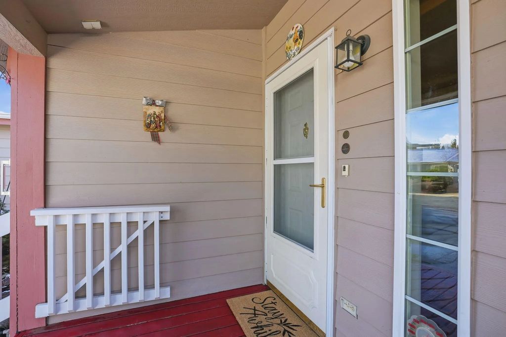 1045 W Collier Glacier Drive, Sisters
