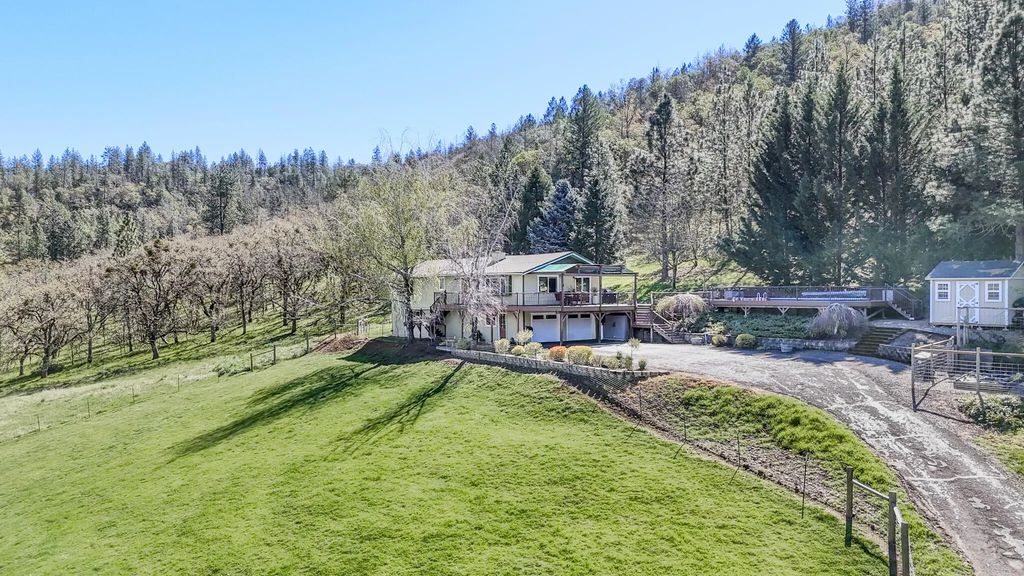 4131 W Griffin Creek Road, Medford