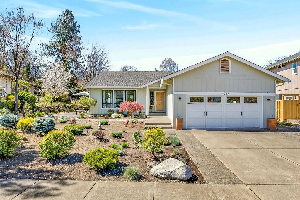 1057 Oak Knoll Drive, Ashland