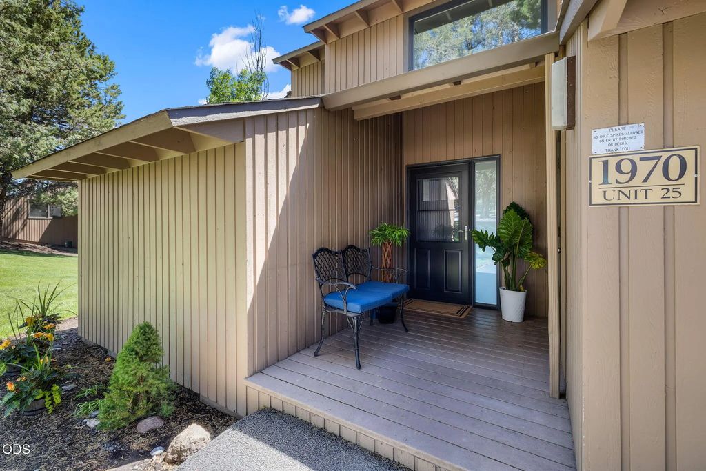 1970 Redtail Hawk Drive, Redmond
