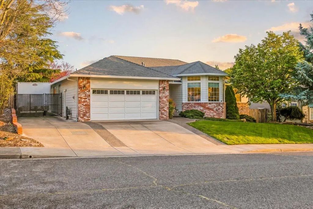 1518 Cypress Point Drive, Medford