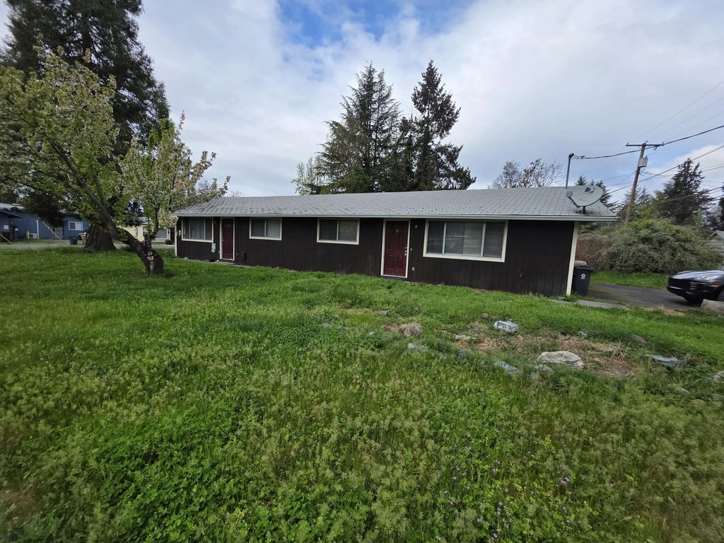 522 Se J Street A & B, Grants Pass
