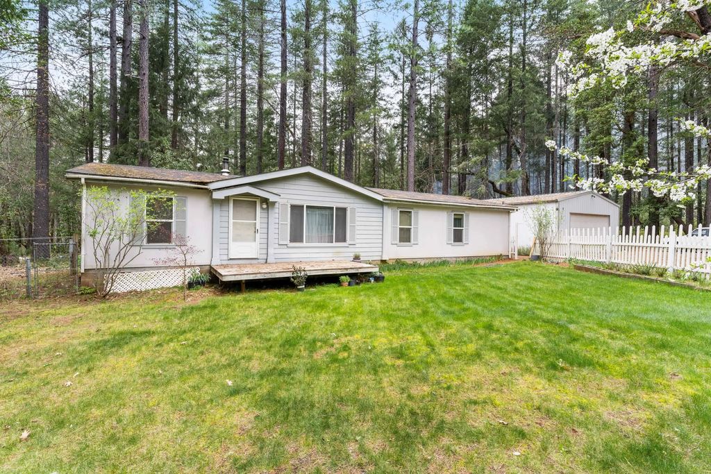 110 Falling Leaf Drive, Selma
