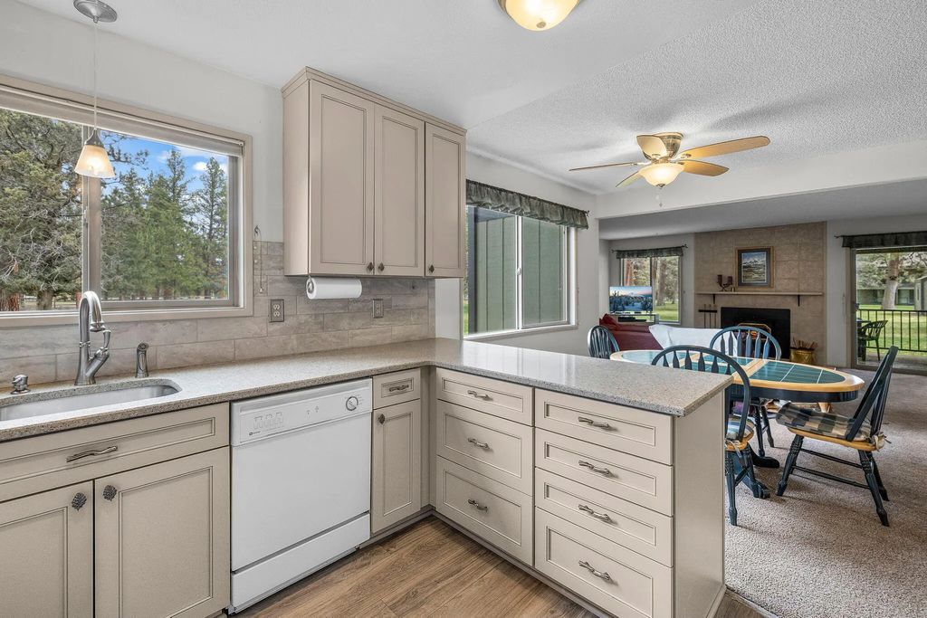 807 E Desperado Trail 101, Sisters