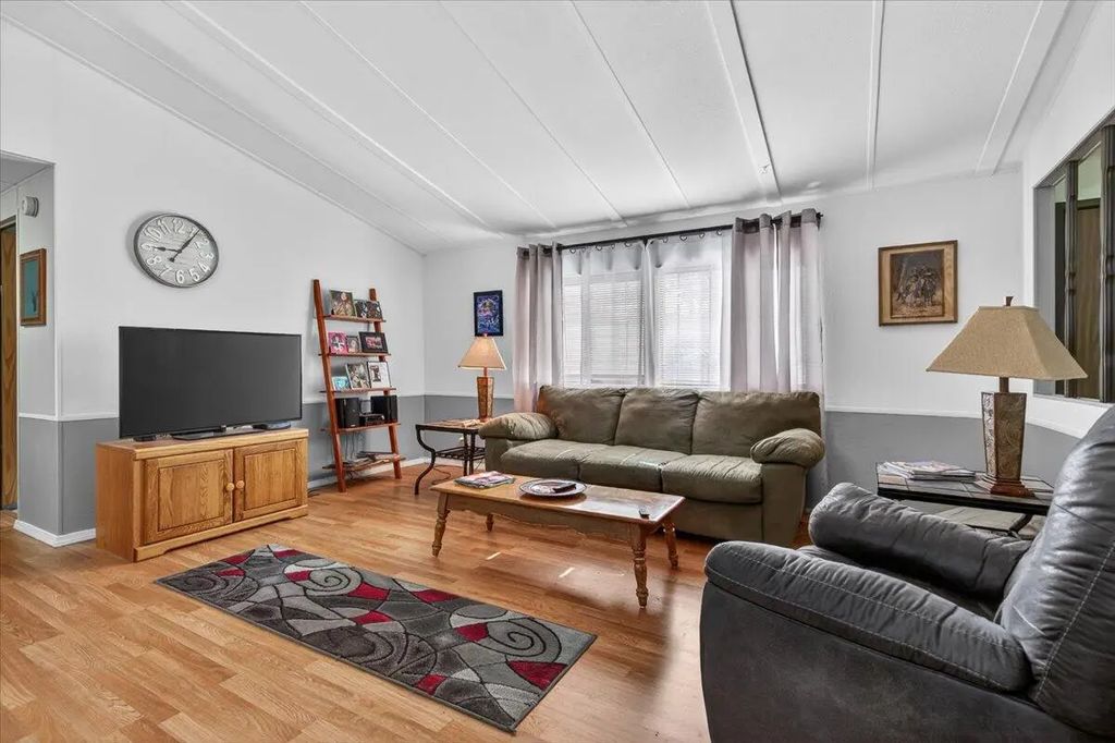 380 Bayard Drive, Grants Pass