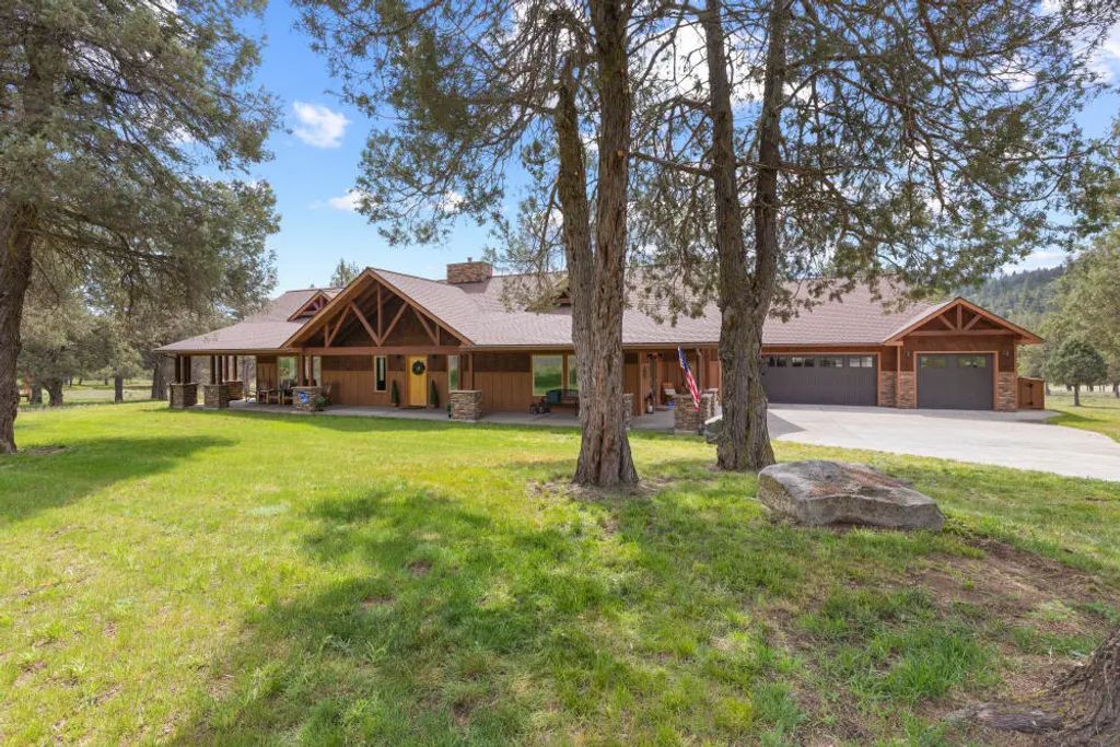 1164 Paper Birch Way, Klamath Falls