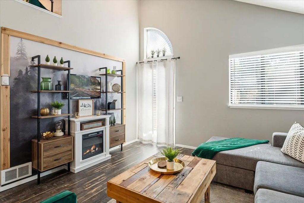56856 Enterprise Drive # E4, Sunriver