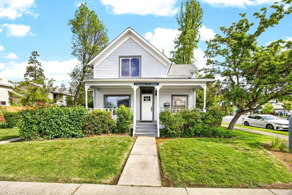 204 Nw E Street, Grants Pass
