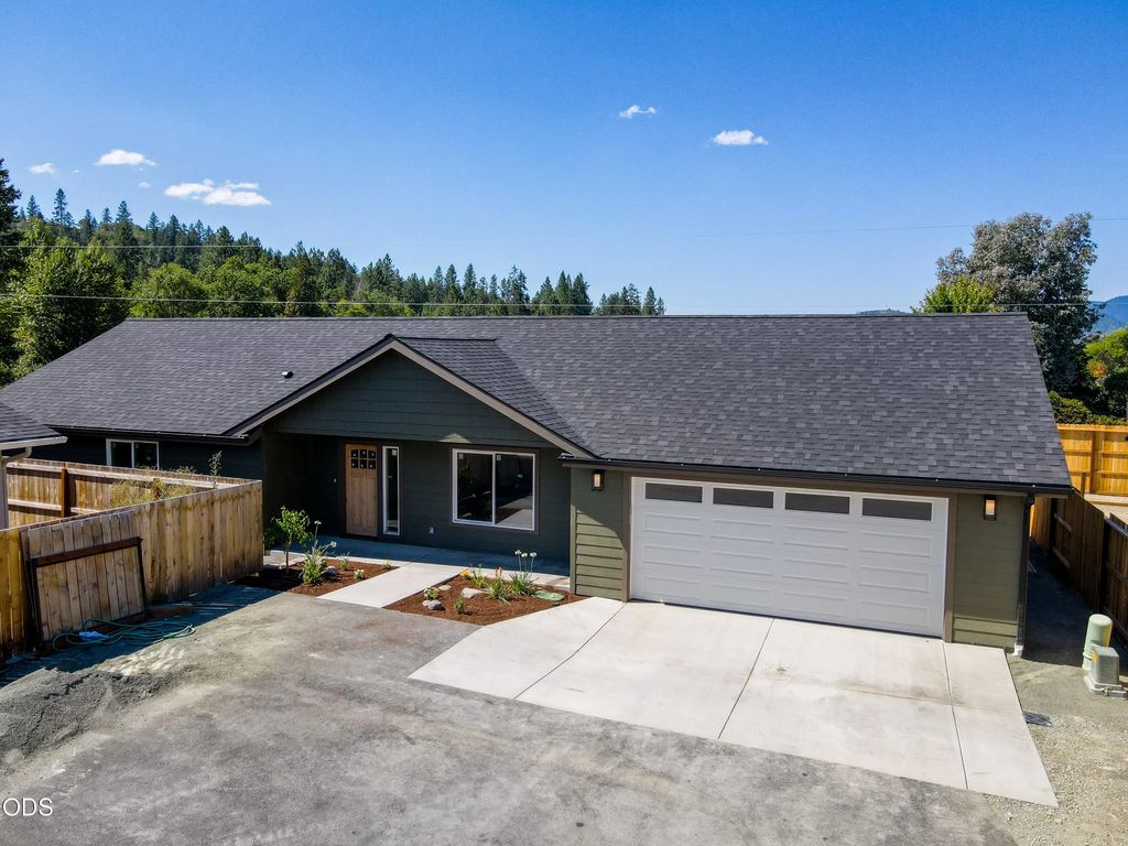 2728 Denton Trail, Grants Pass