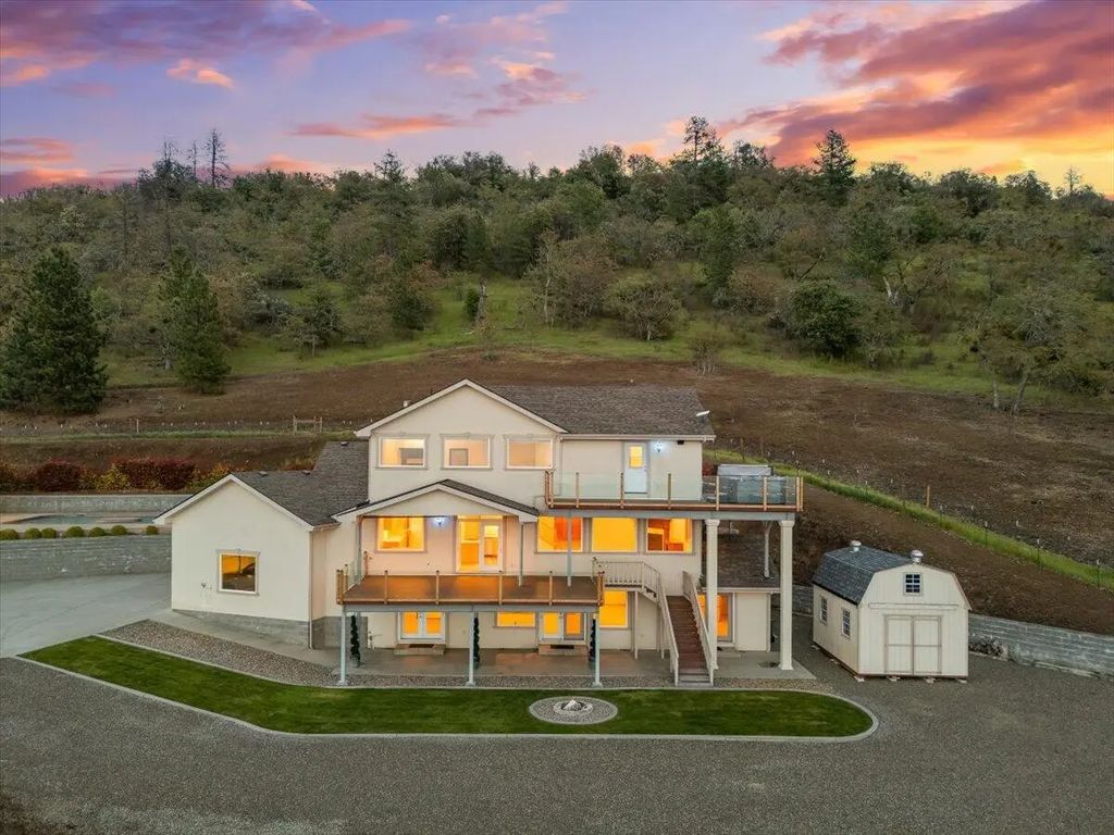 4002 Dry Creek Road, Medford