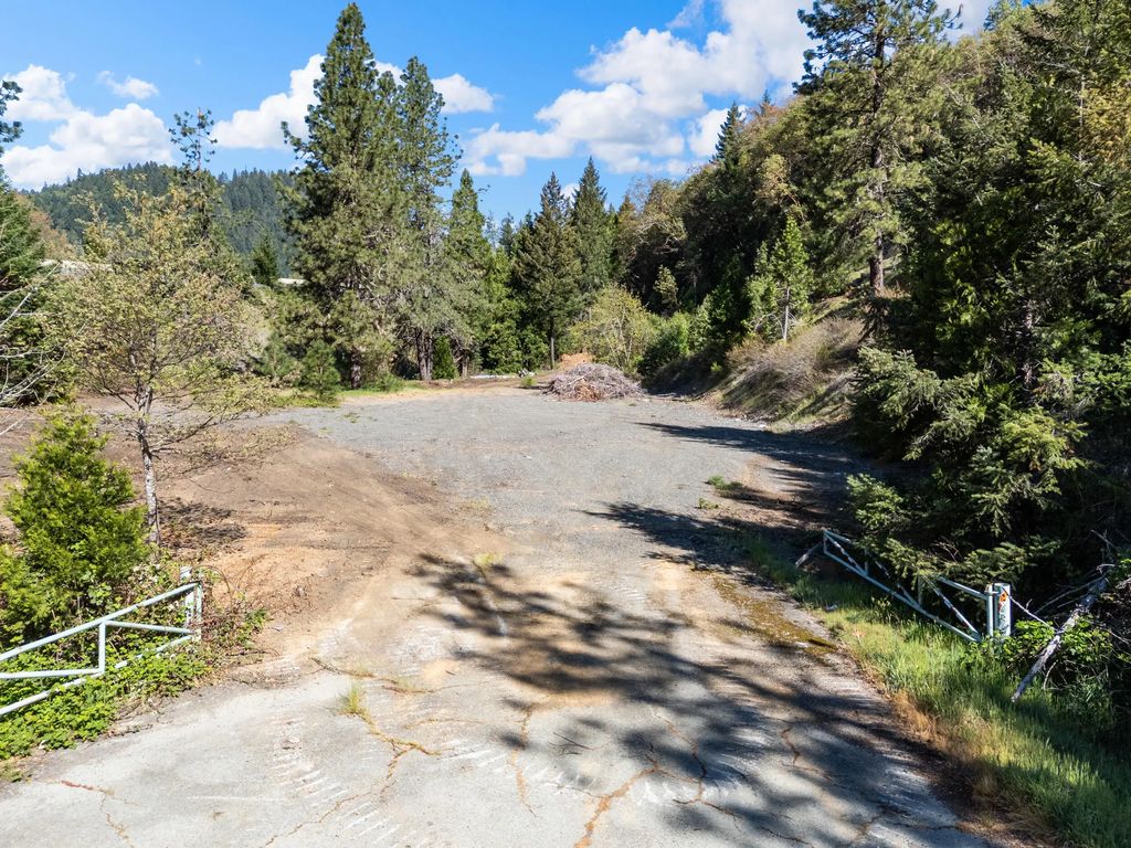 101 Coyote Creek Road, Wolf Creek