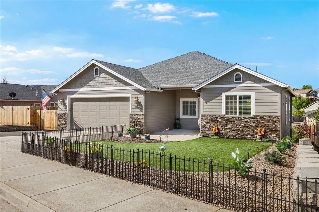 1174 Highlands Drive, Eagle Point