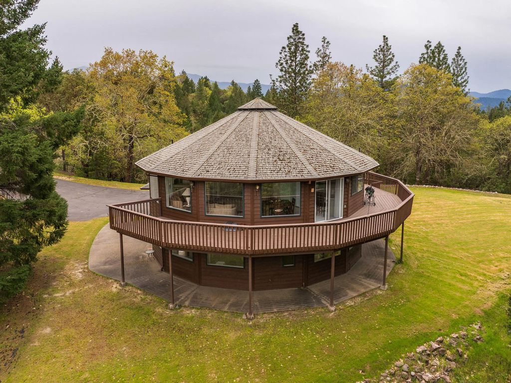 398 Madrone Ridge Drive, Grants Pass
