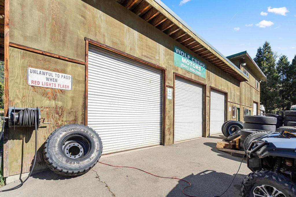 440 Old Highway 99 S, Wolf Creek