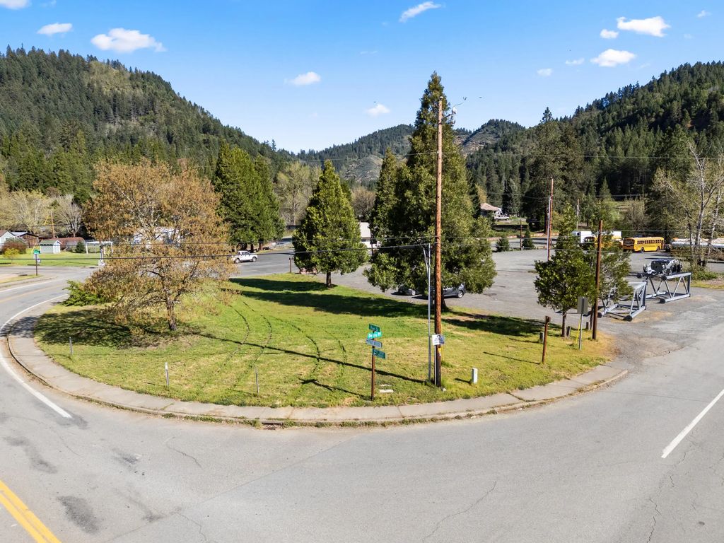 400 Old Highway S, Wolf Creek