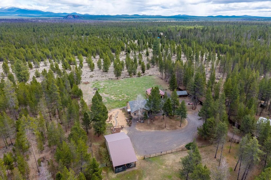 50940 S Huntington Road, La Pine