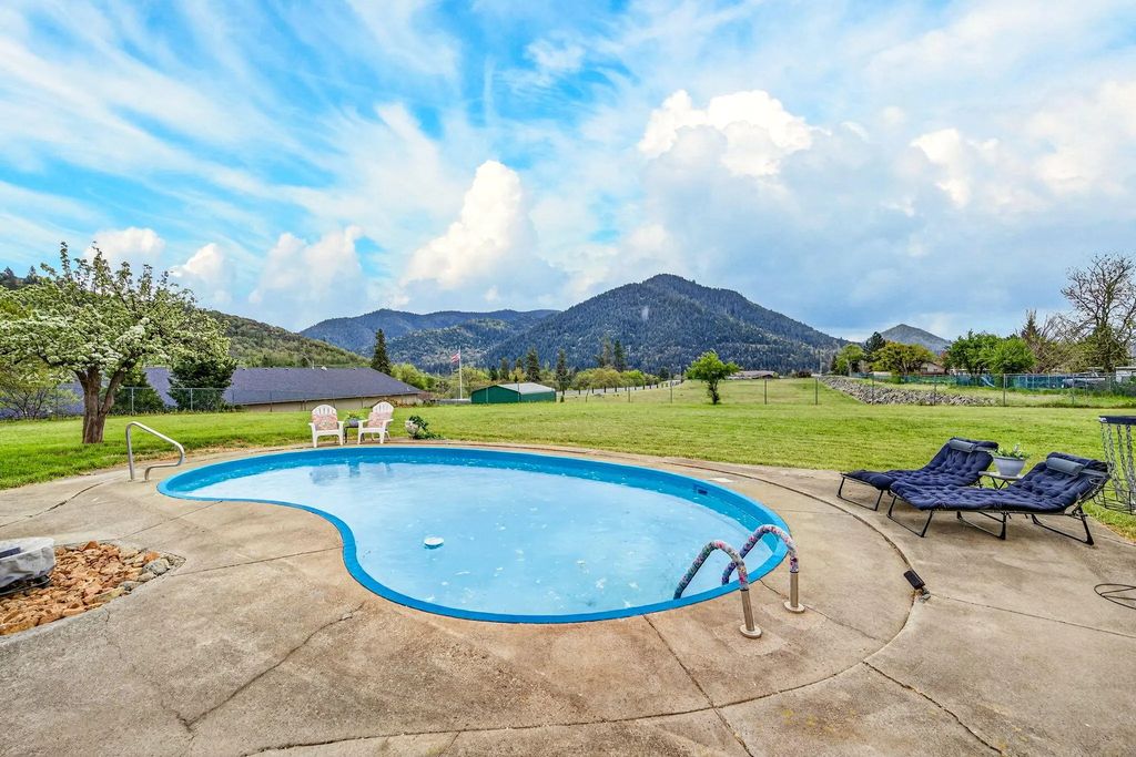2315 Ne Foothill Boulevard, Grants Pass